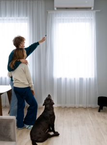 Manutenção de Ar Condicionado: O que a Falta de Limpeza Faz com o Ar que Você Respira e com a Sua Conta de Luz